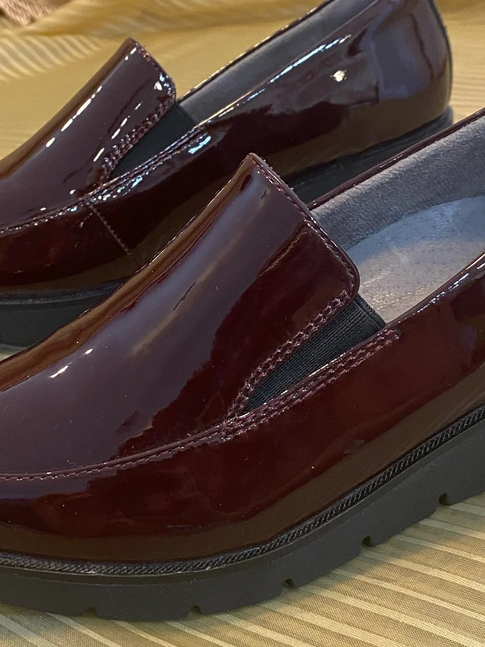 NWT EARTH women Burgundy brown Patent Glossy Leather platforms, size 7.5 - Picture 6 of 15